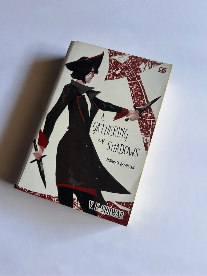 A Gathering of Shadows - V.E. Schwab (ID) photo 1