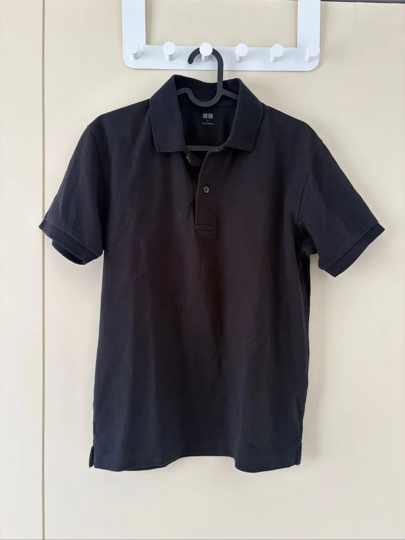 Uniqlo Kaos Polo Hitam photo 1