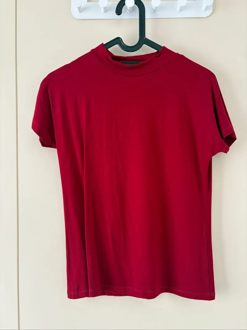 Kaos warna merah photo 1