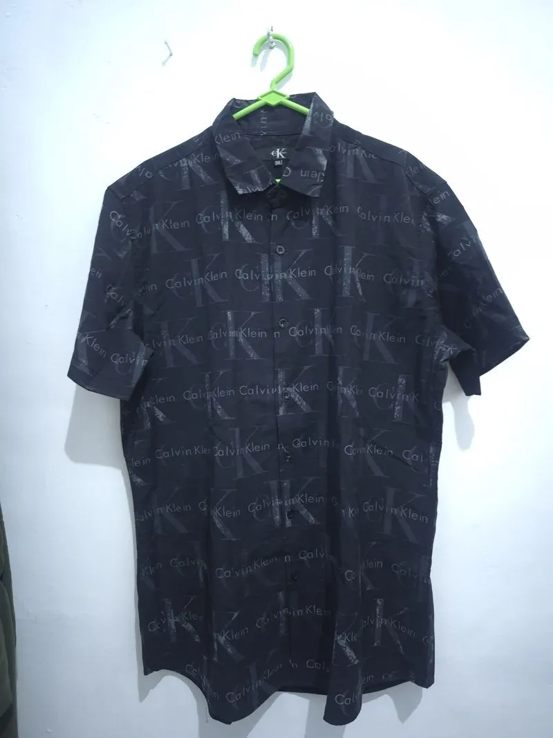 Kemeja Calvin Klein Pria Hitam Lengan Pendek photo 1