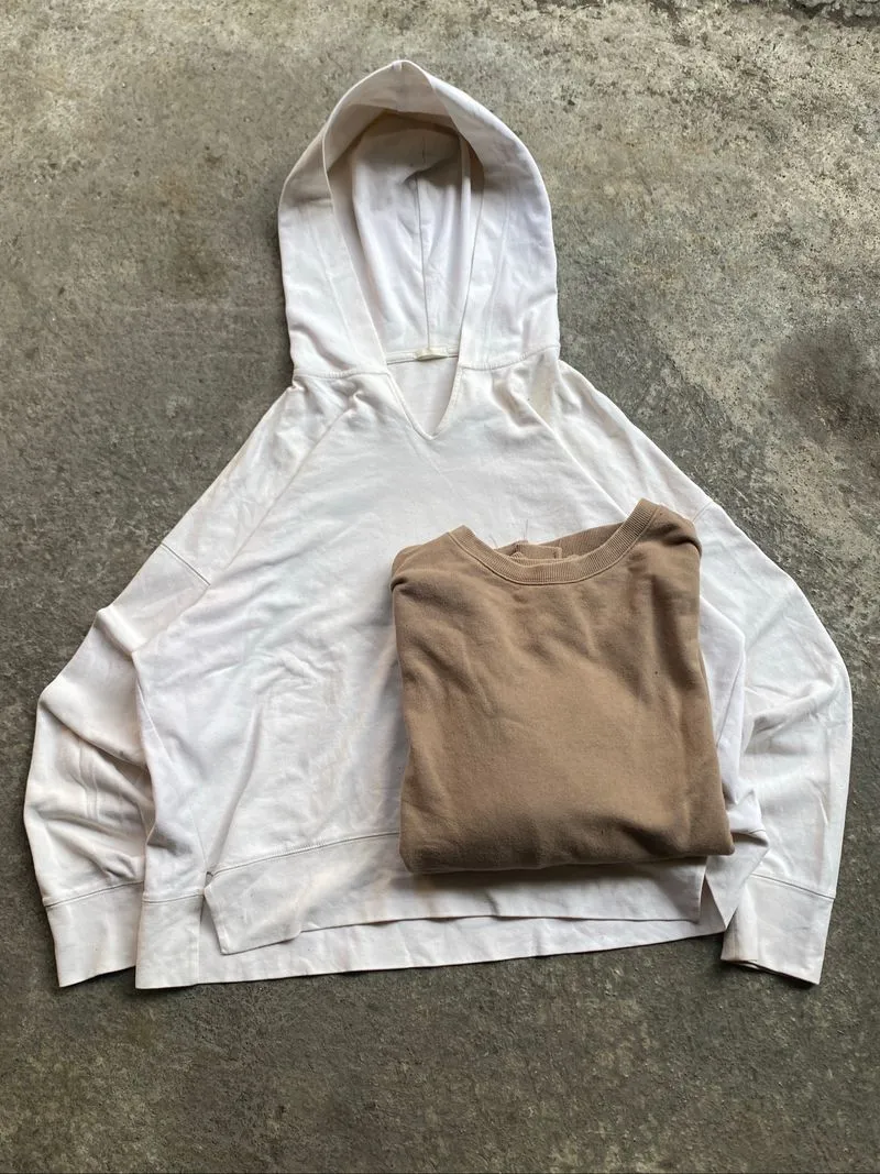 GU white hoodies photo 1