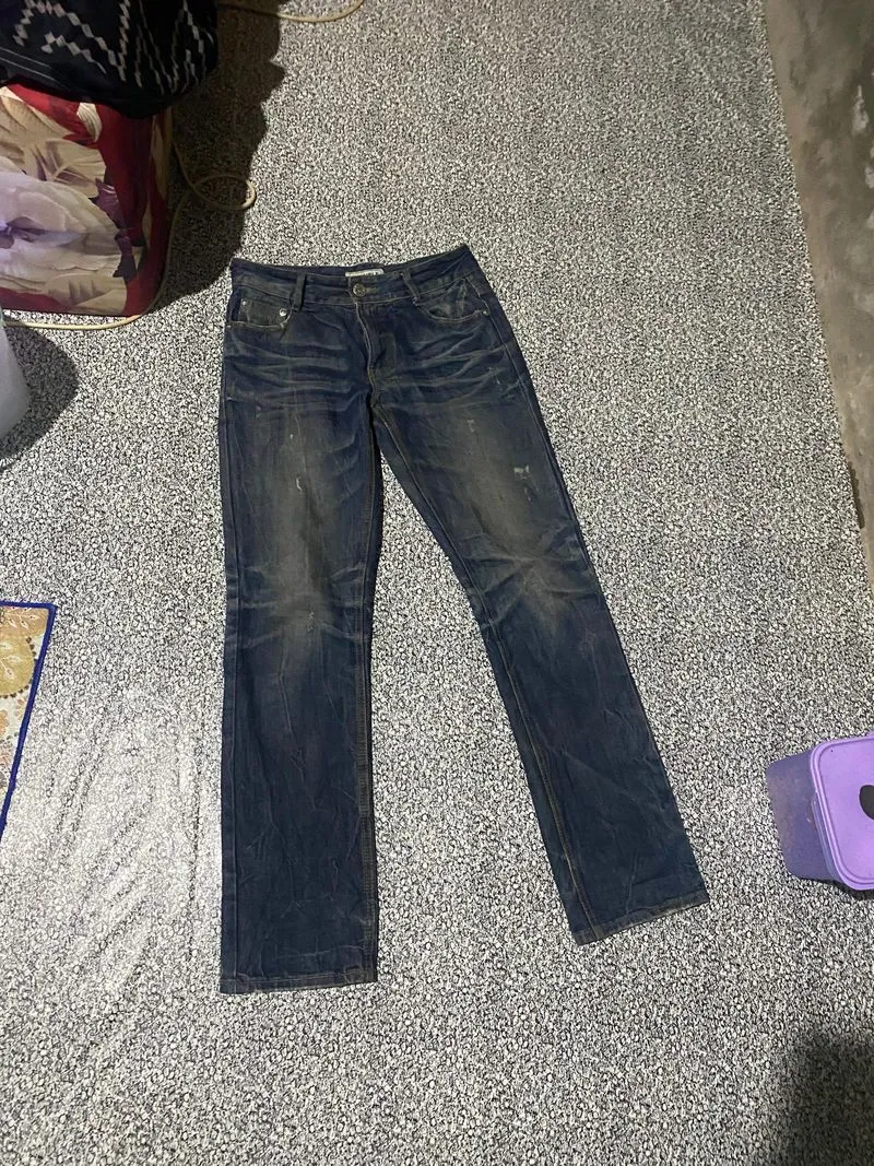 jeans fiding photo 1