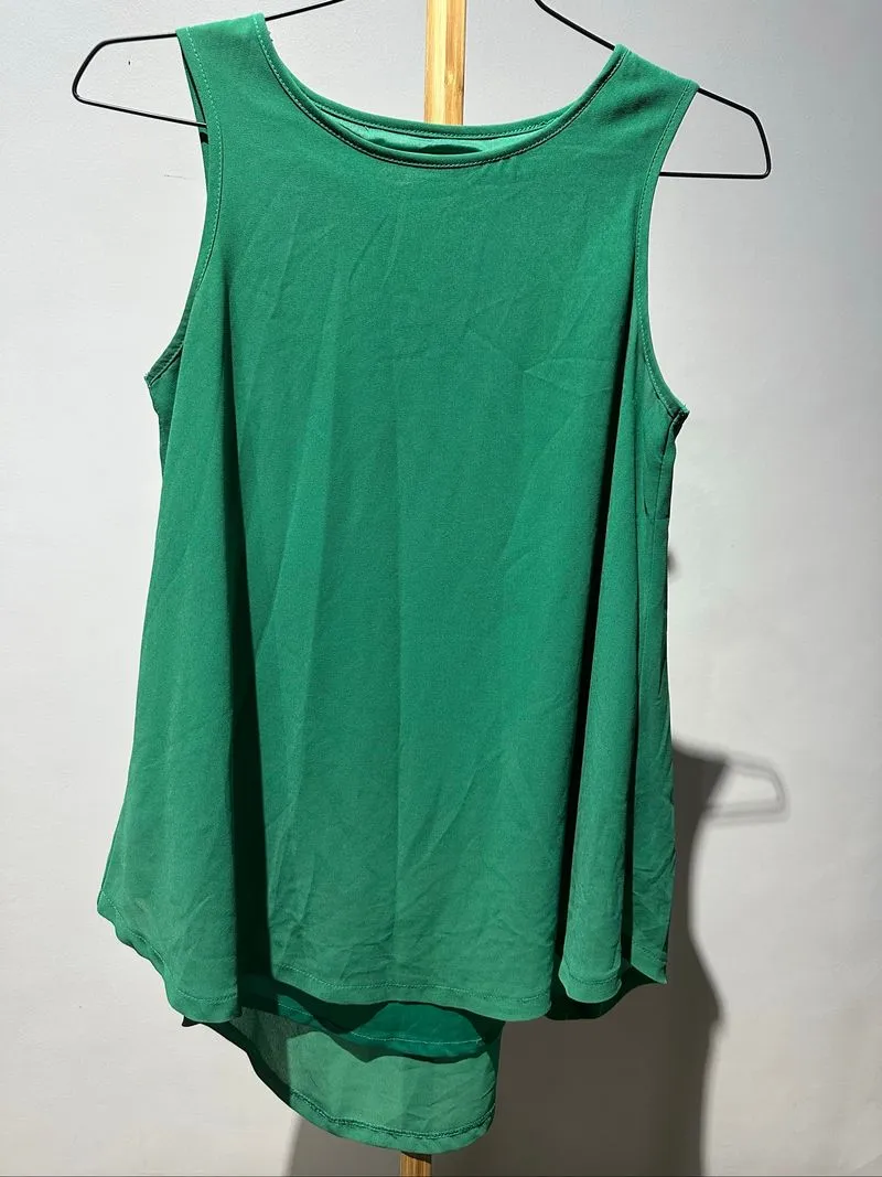 Sleeveless top photo 1