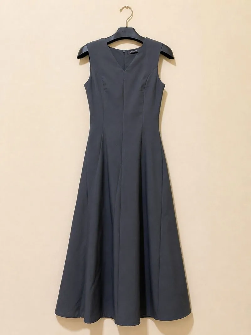 Kadaka Dress V-Neck photo 1