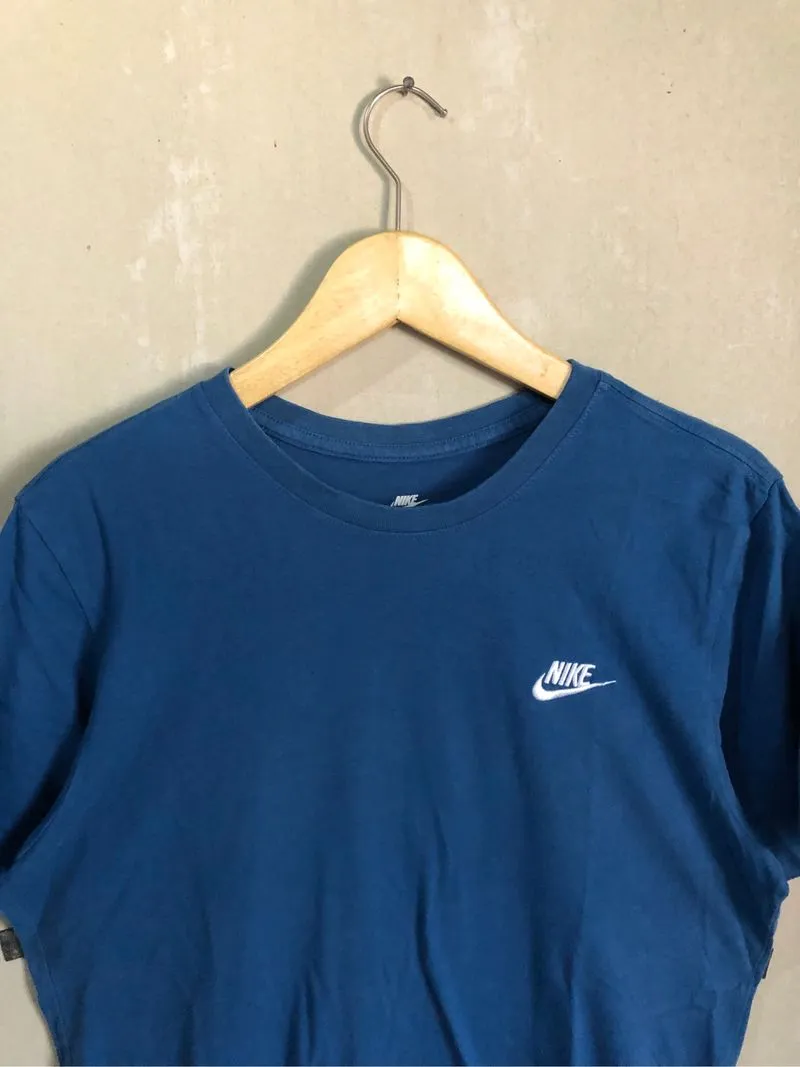 Tshirt Nike Club Small Logo photo 1
