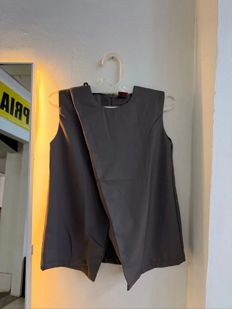 Vest Wanita Abu-Abu Asimetris Minimalist Korean Style photo 1