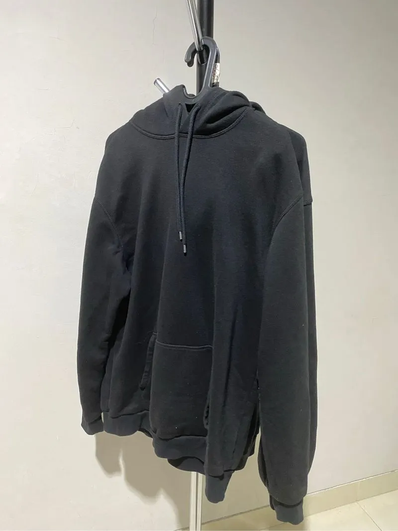 Hoodie hitam Hnm photo 1