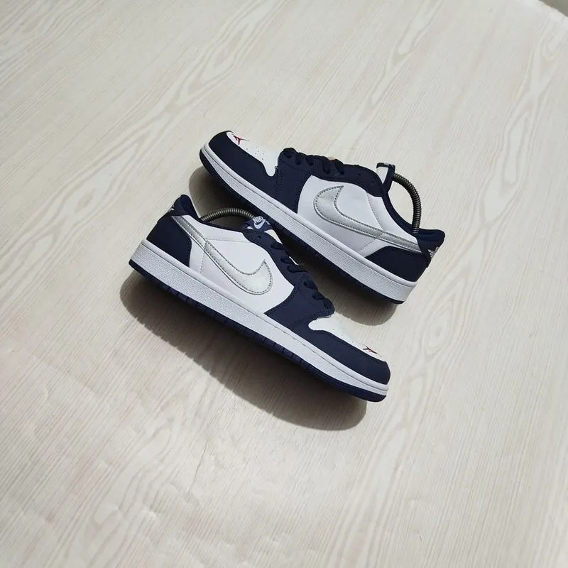 Nike Air Jordan photo 1