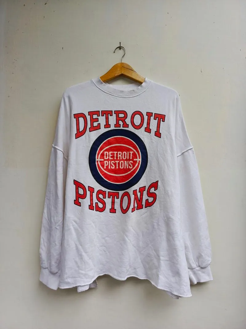Crewneck oversize Detroit pistons photo 1