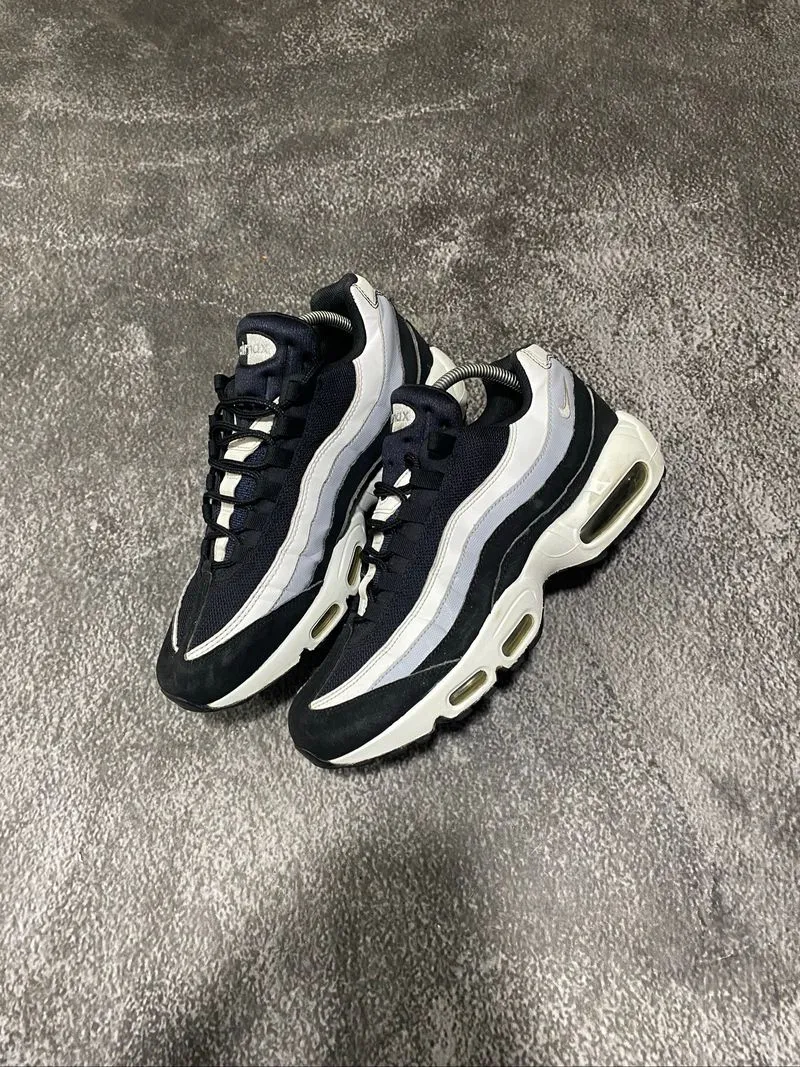 Nike AirMax 95 essential black/wolf white photo 1