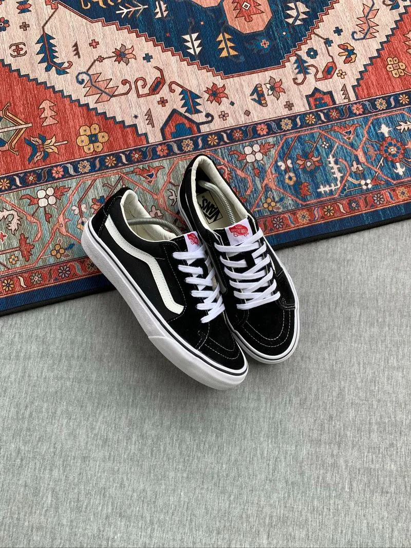 Vans Sk8 Low OG Black White photo 1