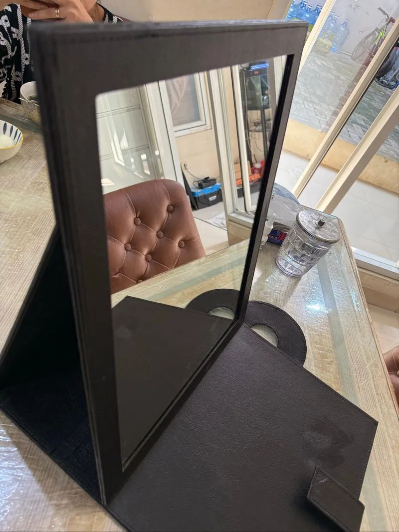 Folding mirror MUA photo 1
