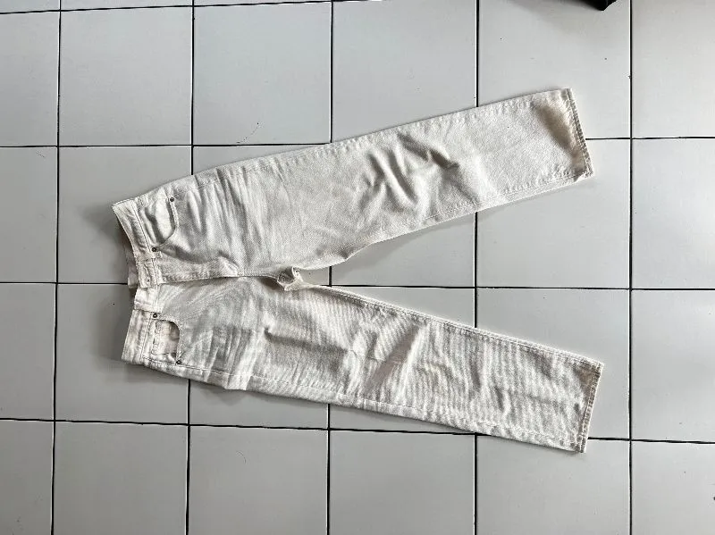 GU Luxury Minimalist Jeans Pria white photo 1