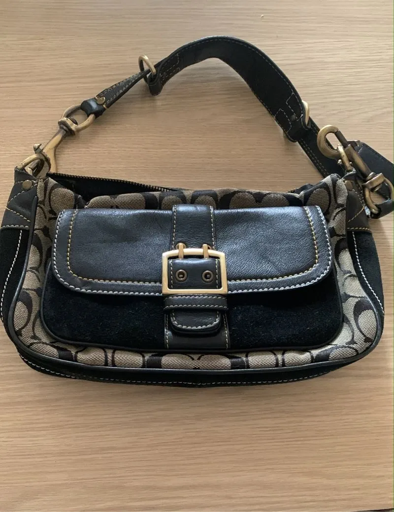 Coach legacy  photo 1