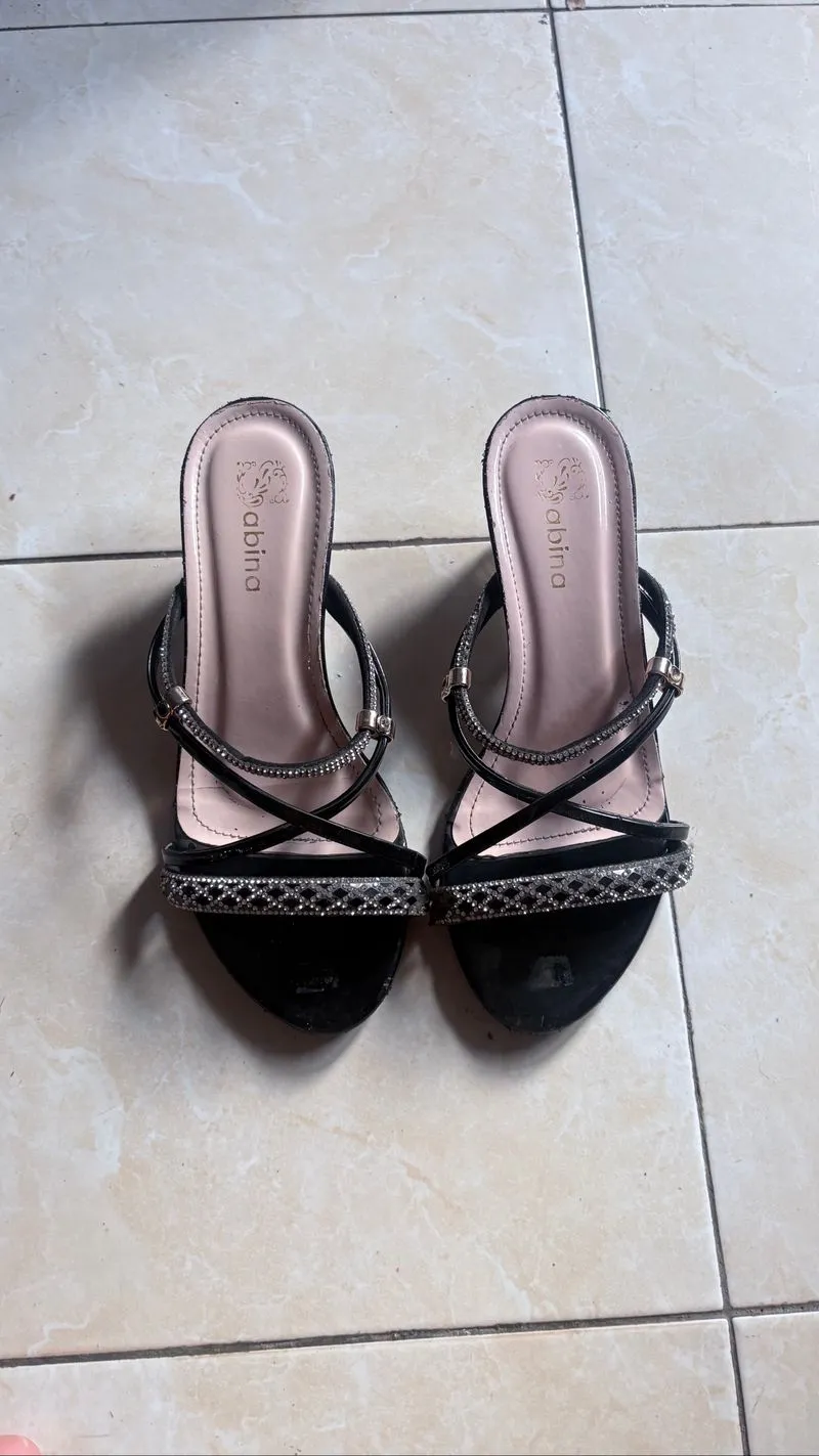 heels hitam tali lace blink permata mutiara sandal hak photo 1