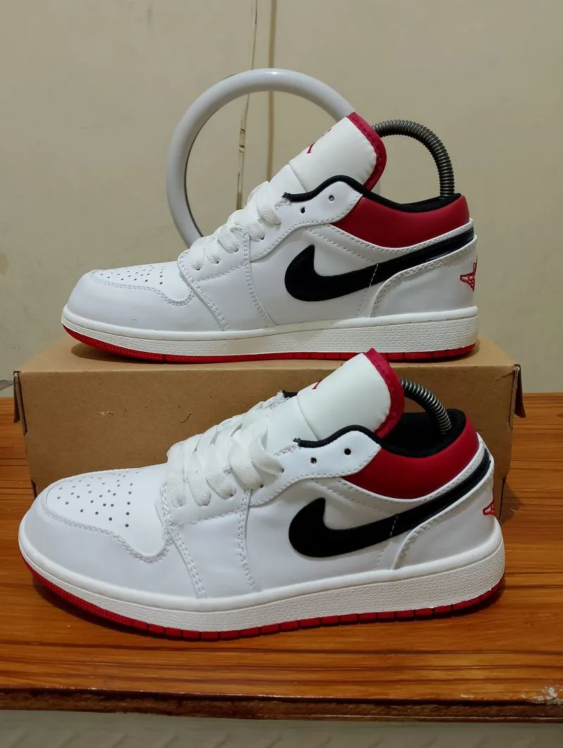 Sepatu air Jordan Travis photo 1