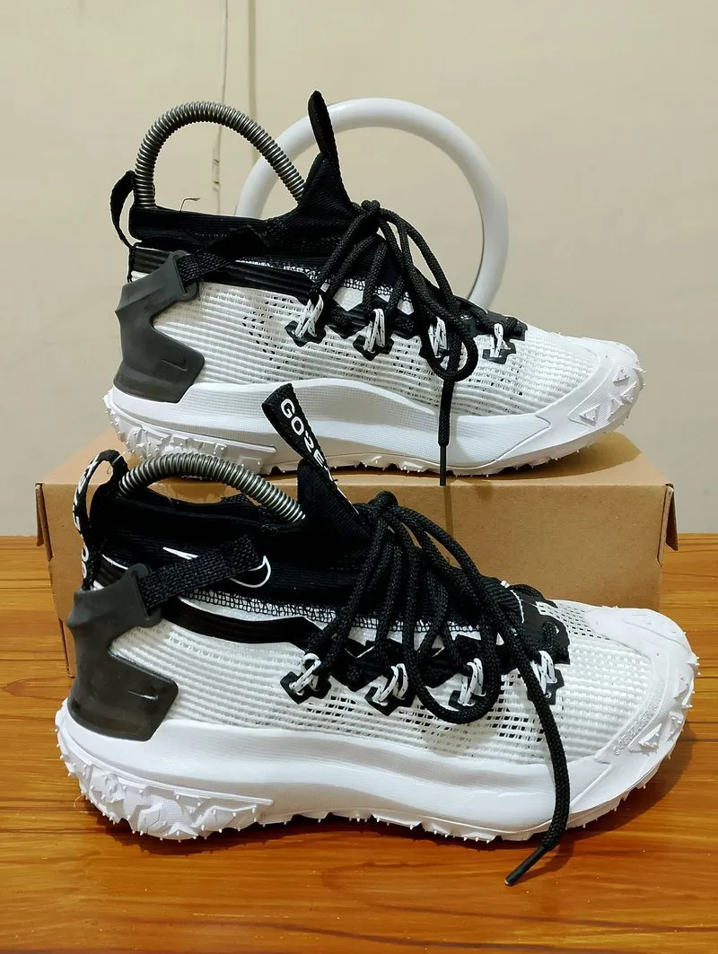 Sepatu outdoor Nike ACG photo 1