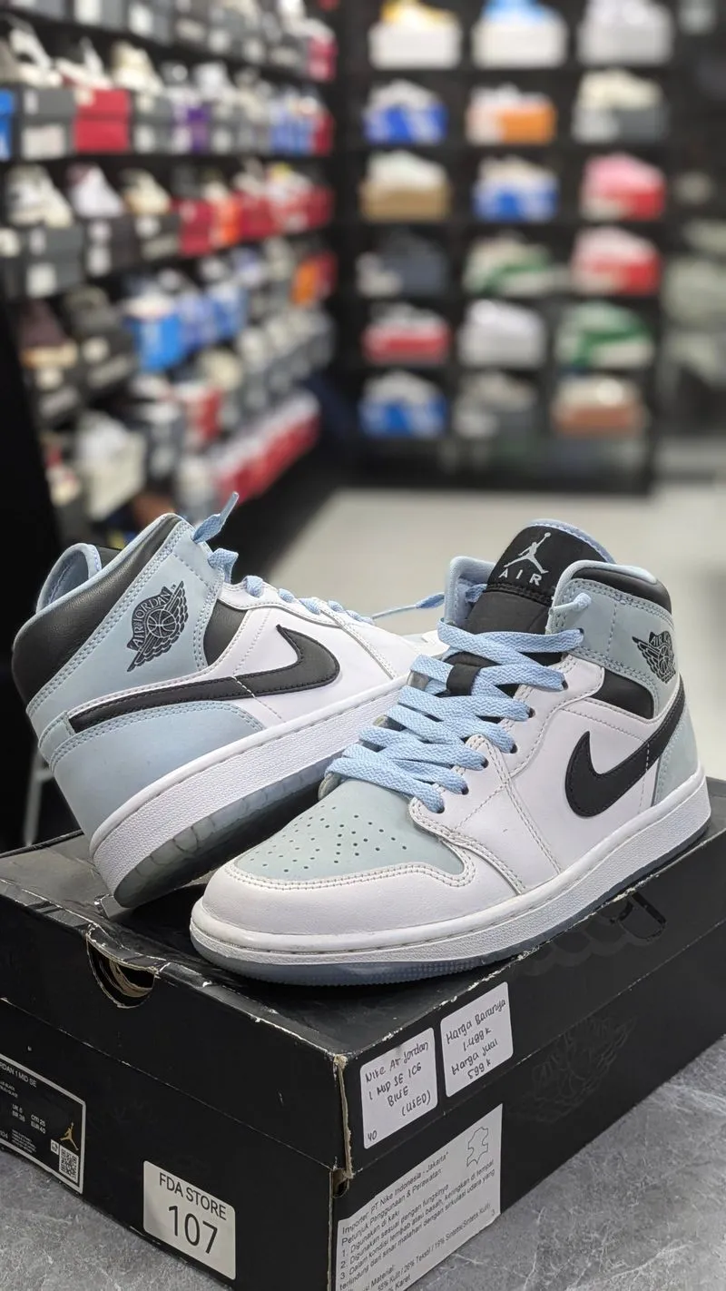 NIKE AIR JORDAN 1 MID SE ICE BLUE  photo 1