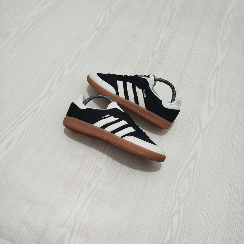 Adidas Samba photo 1
