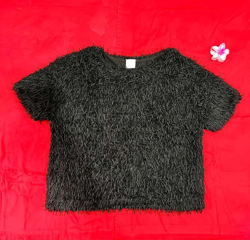 fringed/shaggy top photo 1