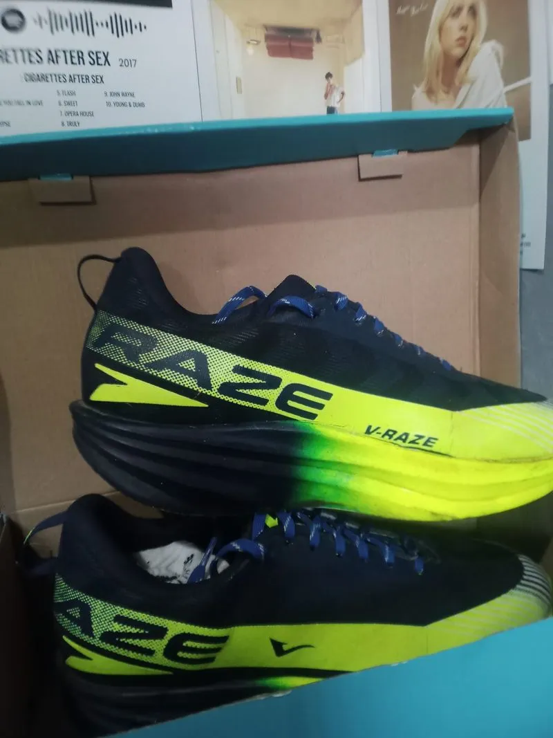 Sepatu altraze running  photo 1