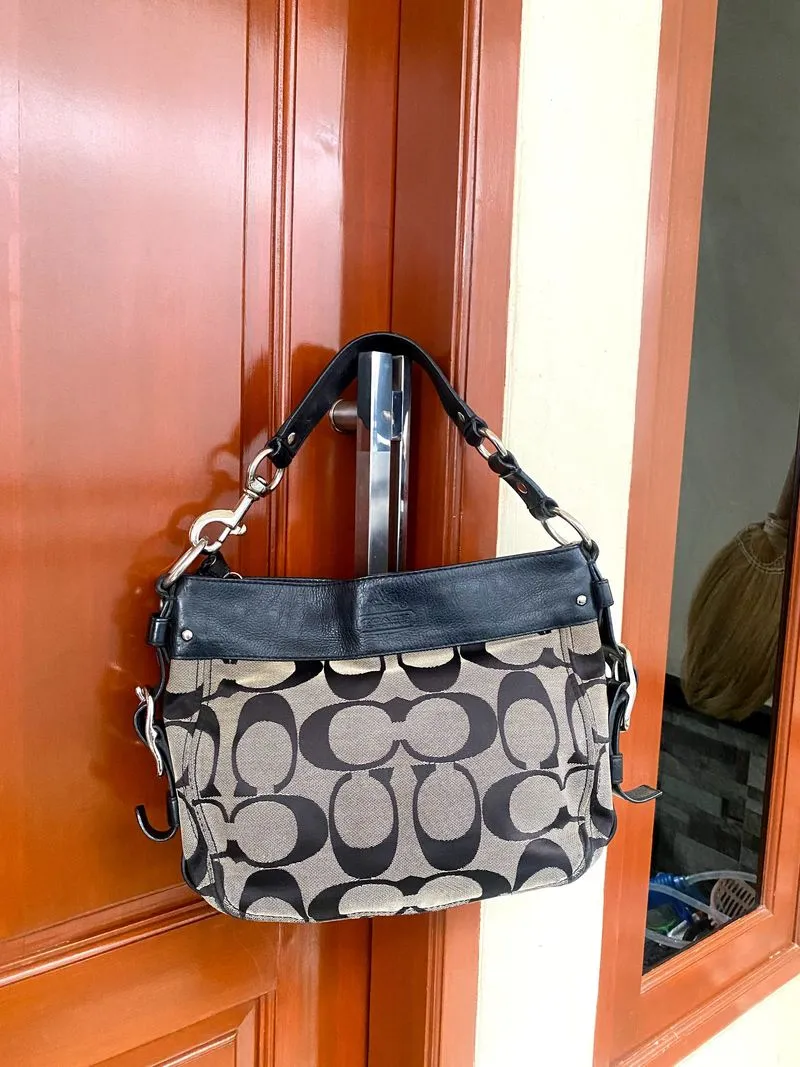 Coach vintage coach zoe photo 1