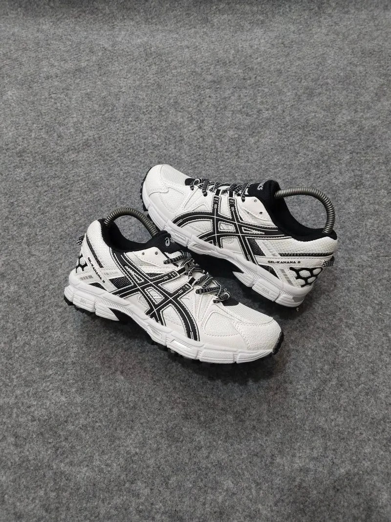 asics photo 1
