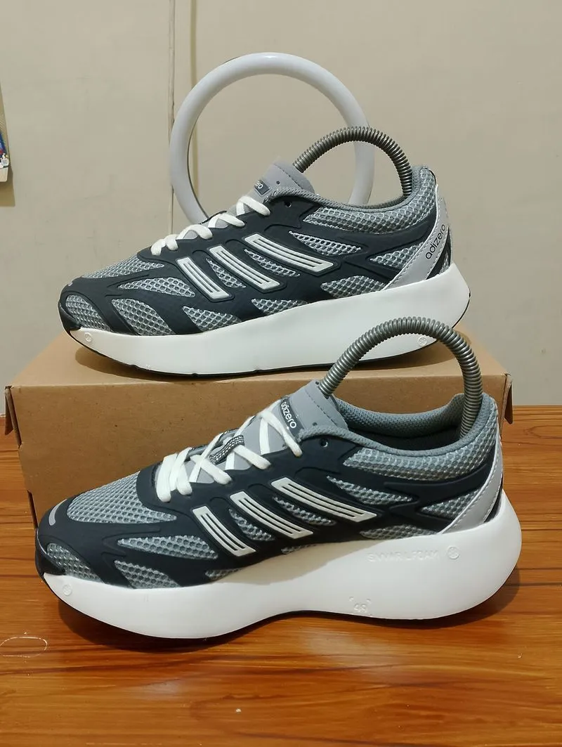 Sepatu running adizero photo 1