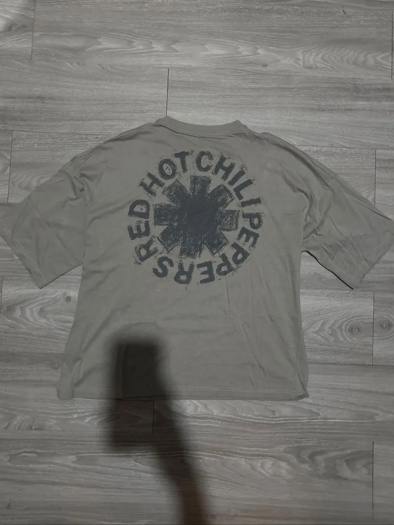 H&M Red Hot Chilly Peppers vintage graphic tee photo 1