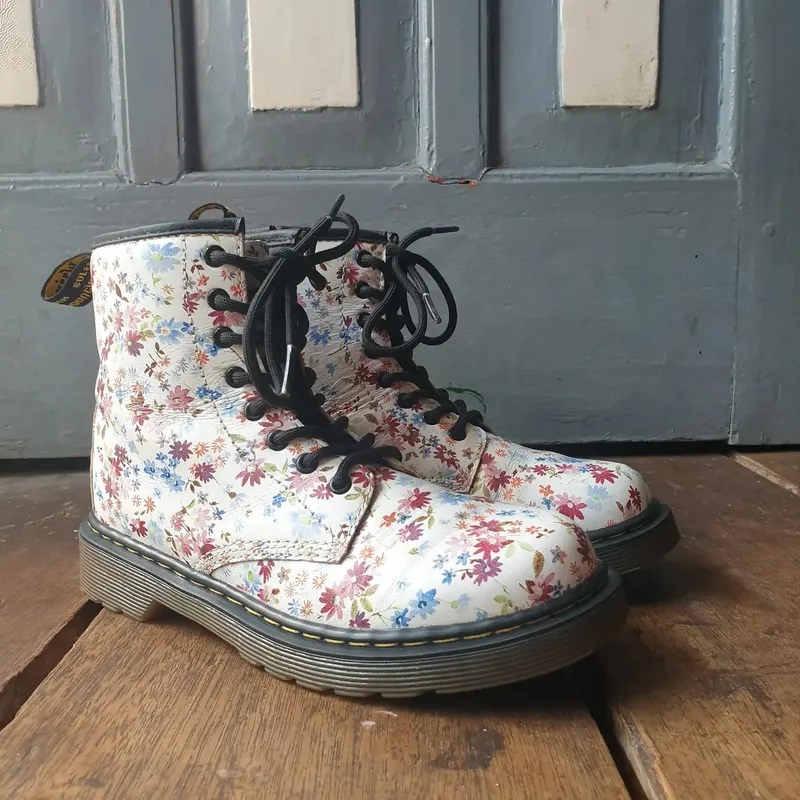 Martens Indie Casual Boots Wanita white