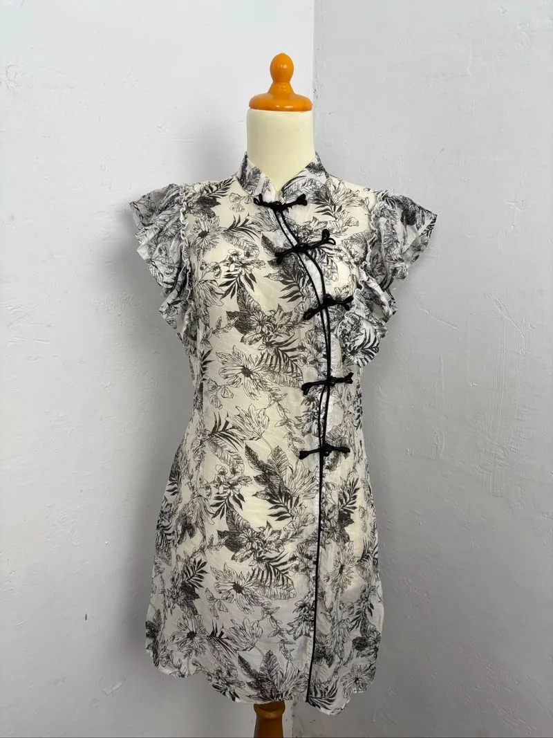 Cheongsam black and white flowery top photo 1
