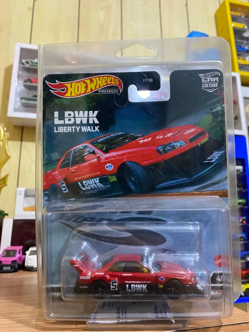 LBWK silhouette Nissan Skyline photo 1