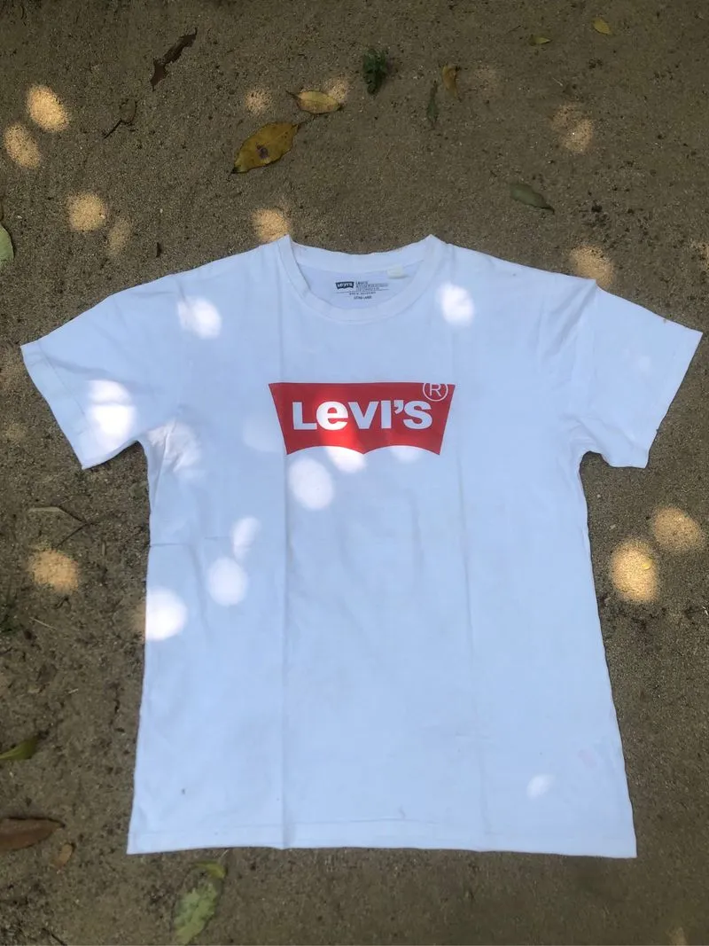 Levi’s big logo white tees photo 1