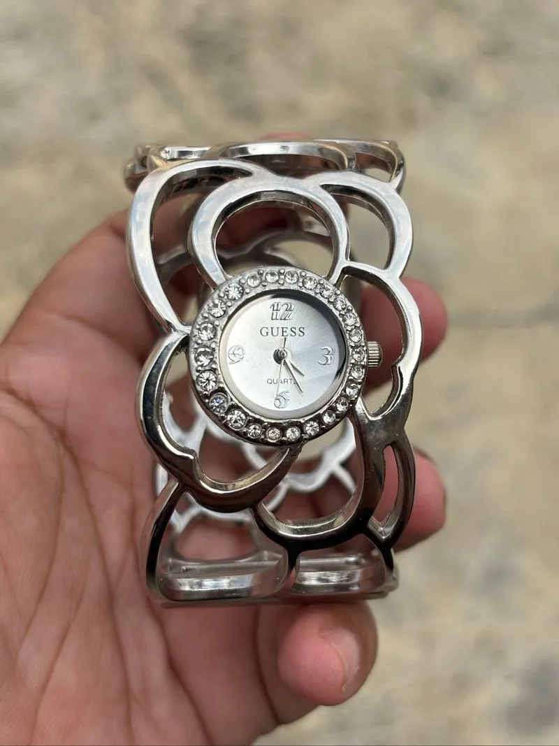 GUESS BANGLE DIAMOND LADIES WATCH photo 1