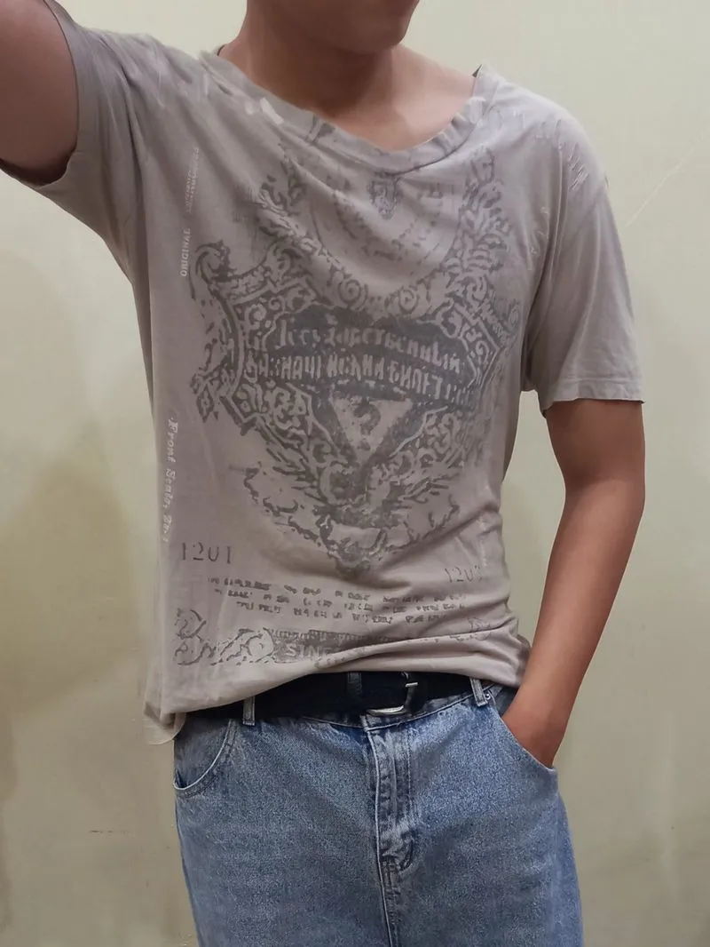 Guess Y2k Distressed Graphic Tee
 photo 1