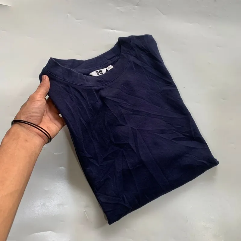 Uniqlo Streetwear T-shirt Pria navy photo 1