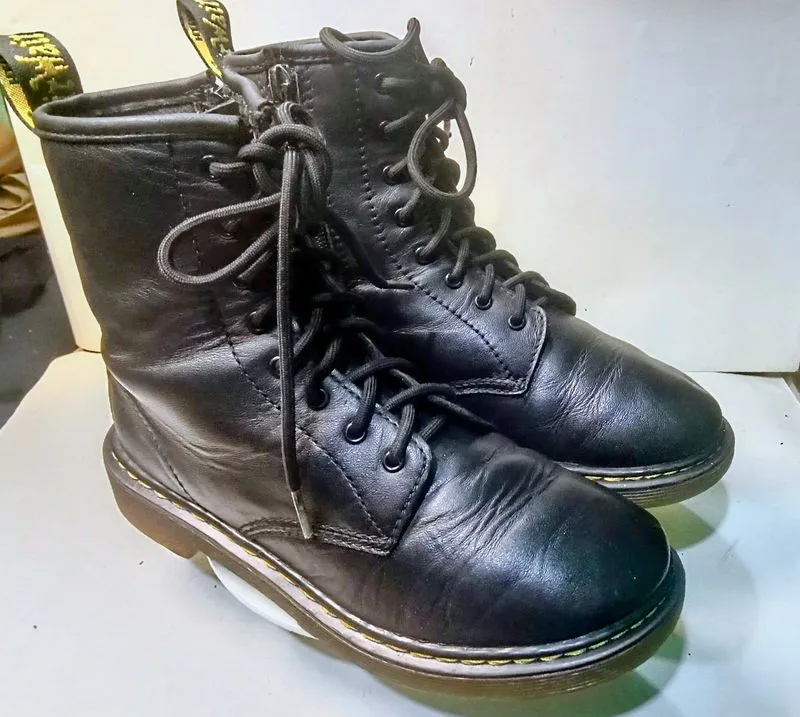 Dr. Marten - Sepatu Unisex Casual Kulit Keren Kekinian photo 1