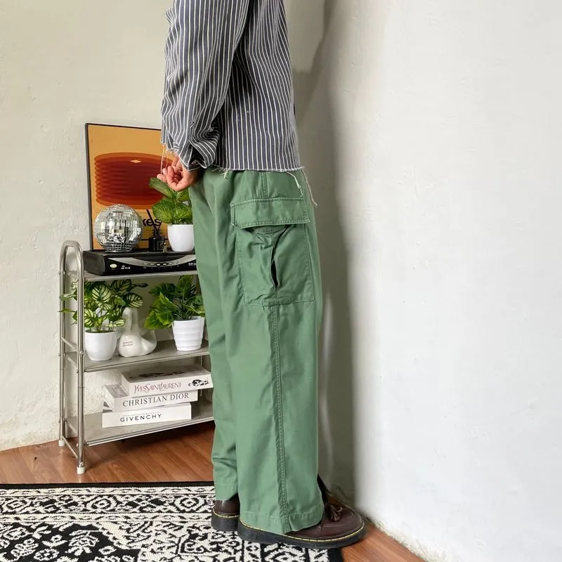 Uniqlo green olive utility Multi-pockets Cargo pants photo 1