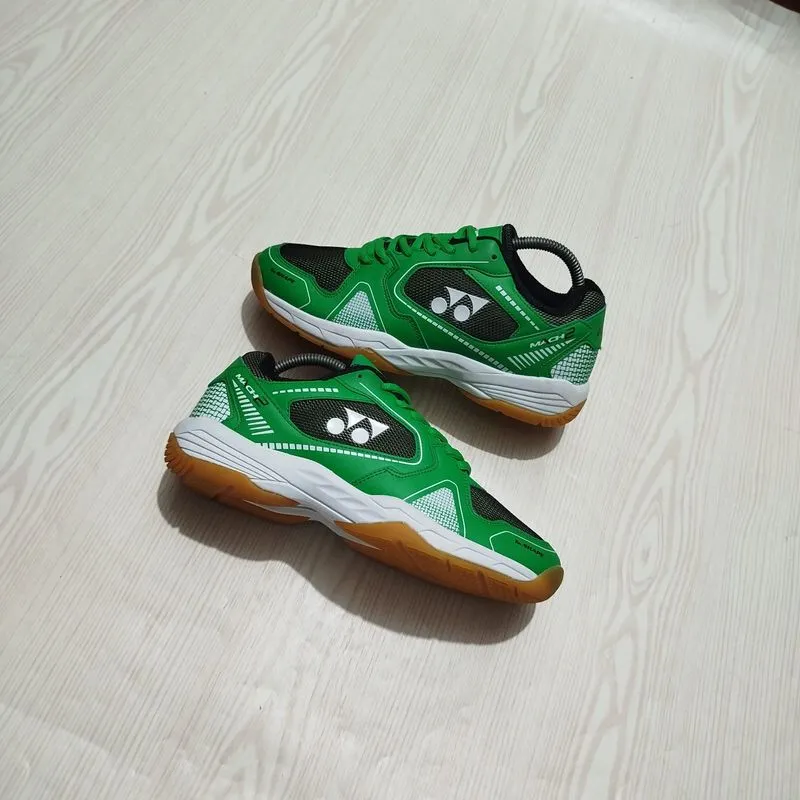 YONEX photo 1