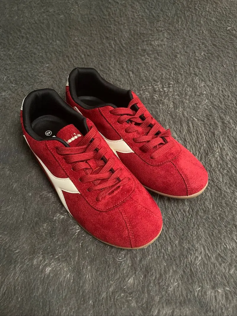 red shoes - diadora photo 1