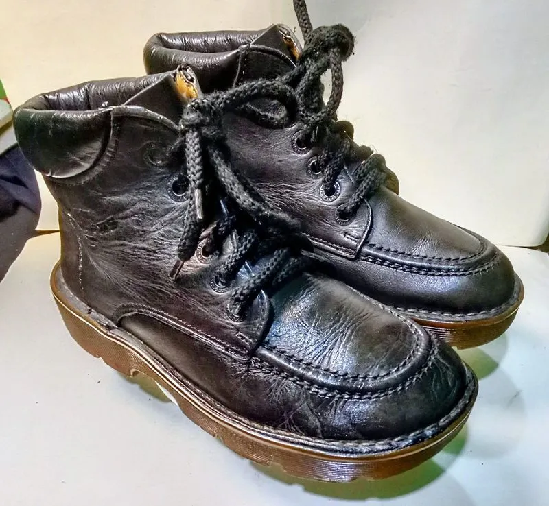 Dr. Marten - Sepatu Pria Casual Kulit Keren Kekinian photo 1