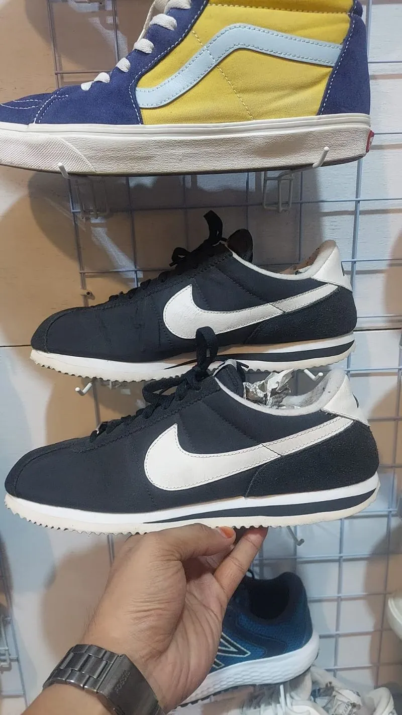 Nike Sportswear Casual Sneakers Pria white black photo 1