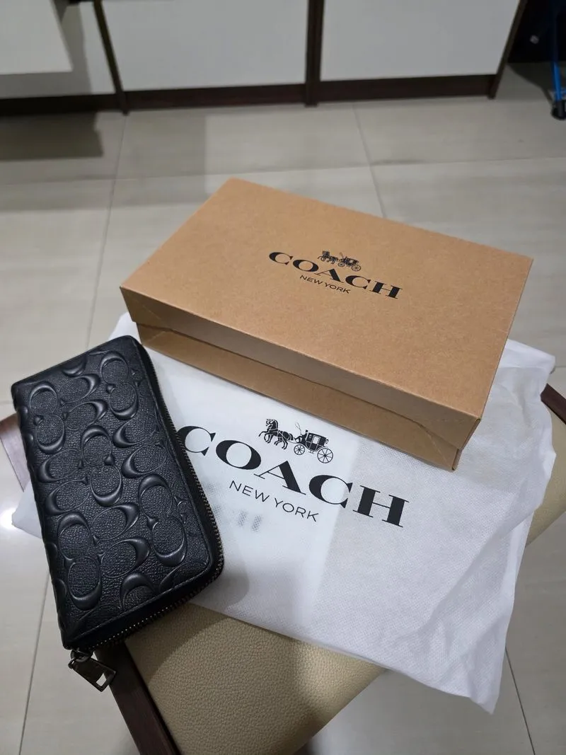 Dompet Long Coach Motif Timbul Pria photo 1