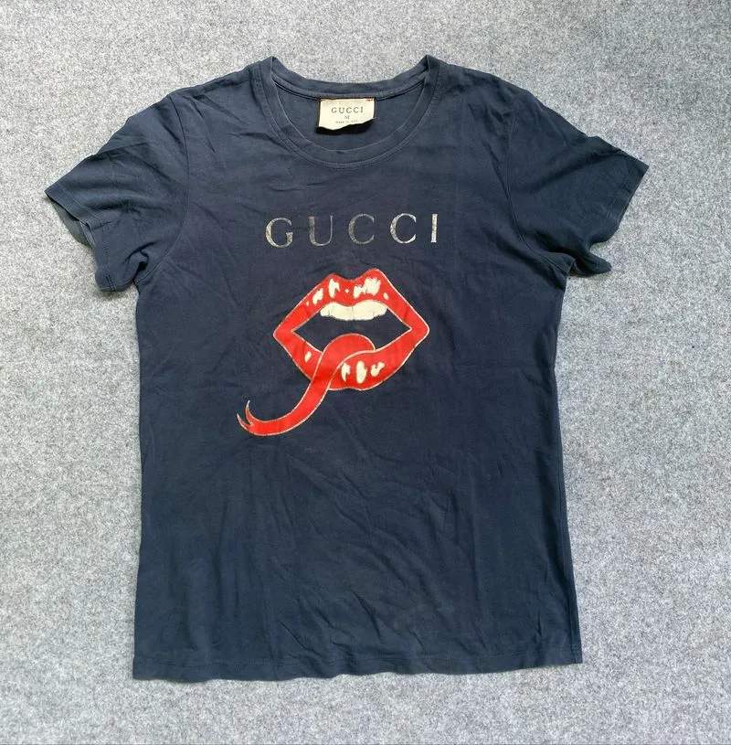 Gucci Tshirt Logo Red Lips Design photo 1