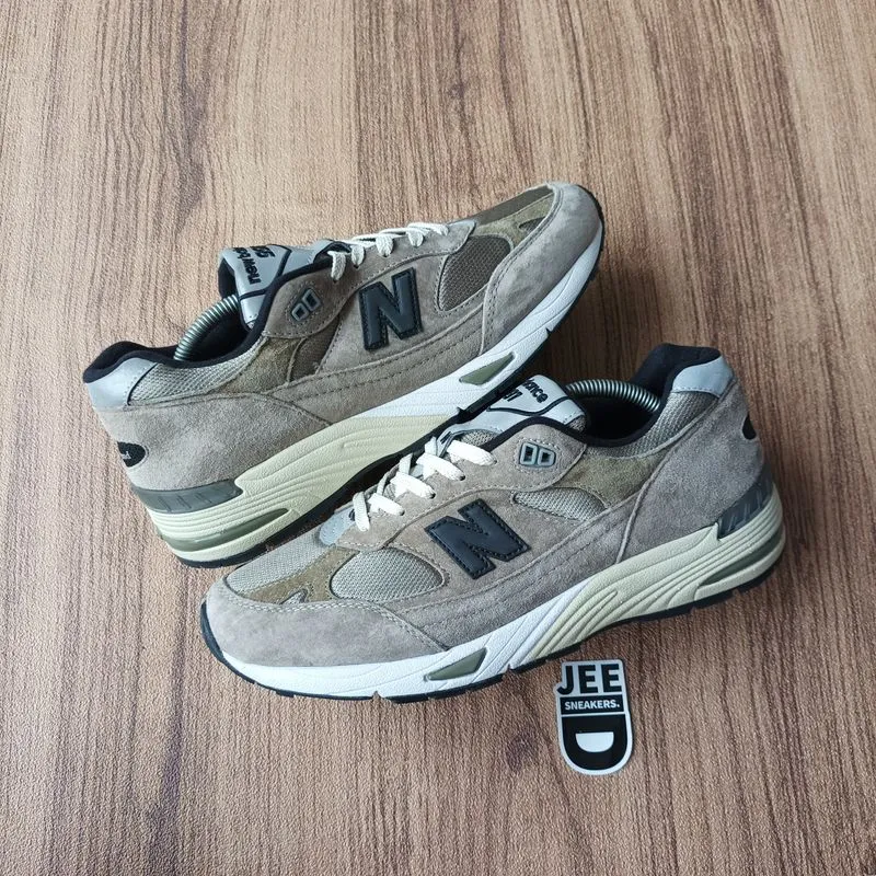 New Balance Gorpcore Casual Sneakers Pria brown gray photo 1