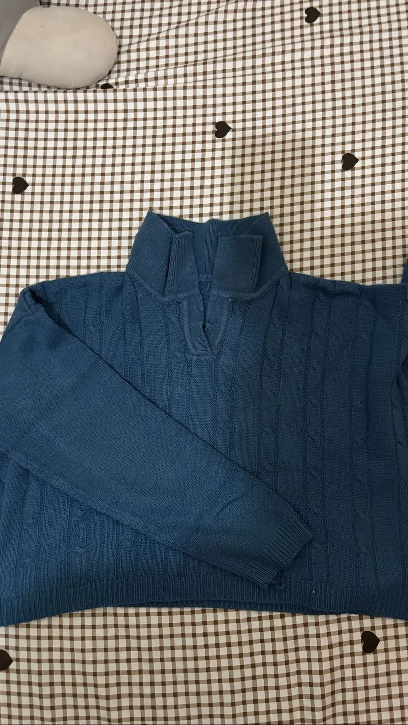 Sweater biru semi crop photo 1