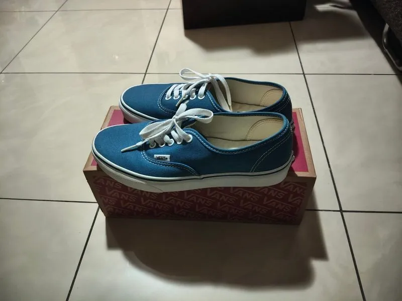 VANS AUTHENTIC Navy, Size 39 photo 1