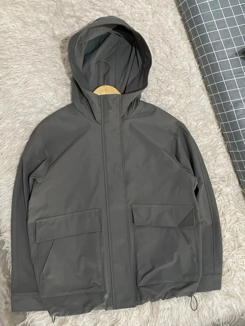 Uniqlo mountain jaket photo 1