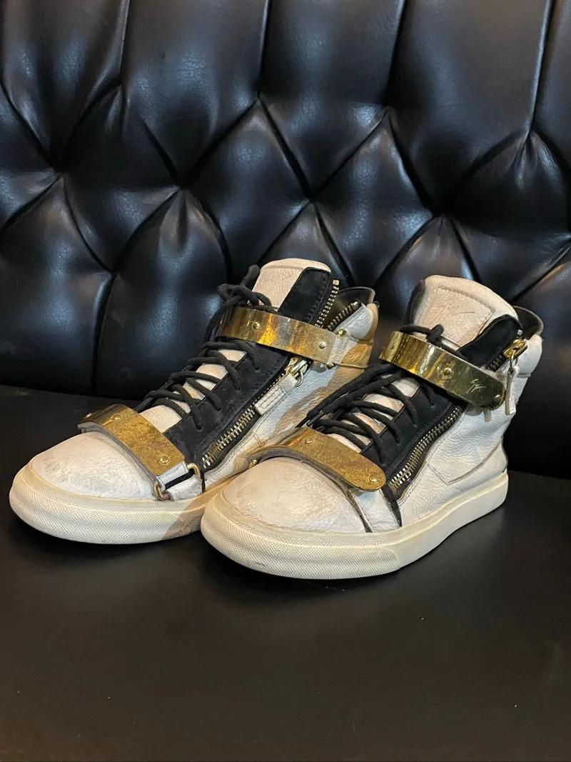 Giuseppe Zanotti High photo 1