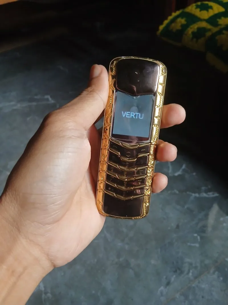 Vtg Phone Vertu Signature photo 1